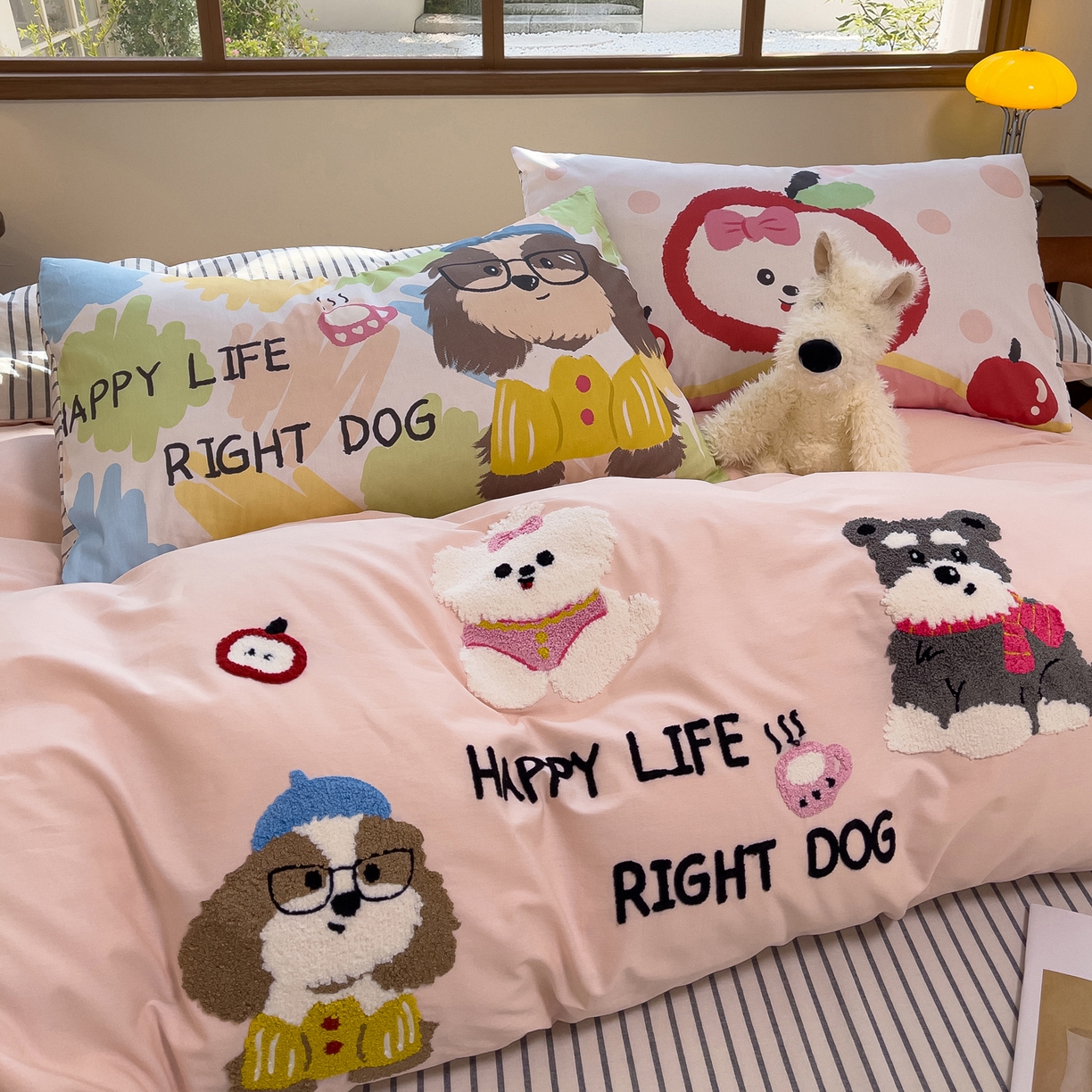 91家纺网 家纺一手货源 找家纺 炫拼家纺 2026新款A类全棉40支水洗棉卡通毛巾绣+枕套大版数码印花纯棉四件套-可萌系列 可萌-泡泡狗