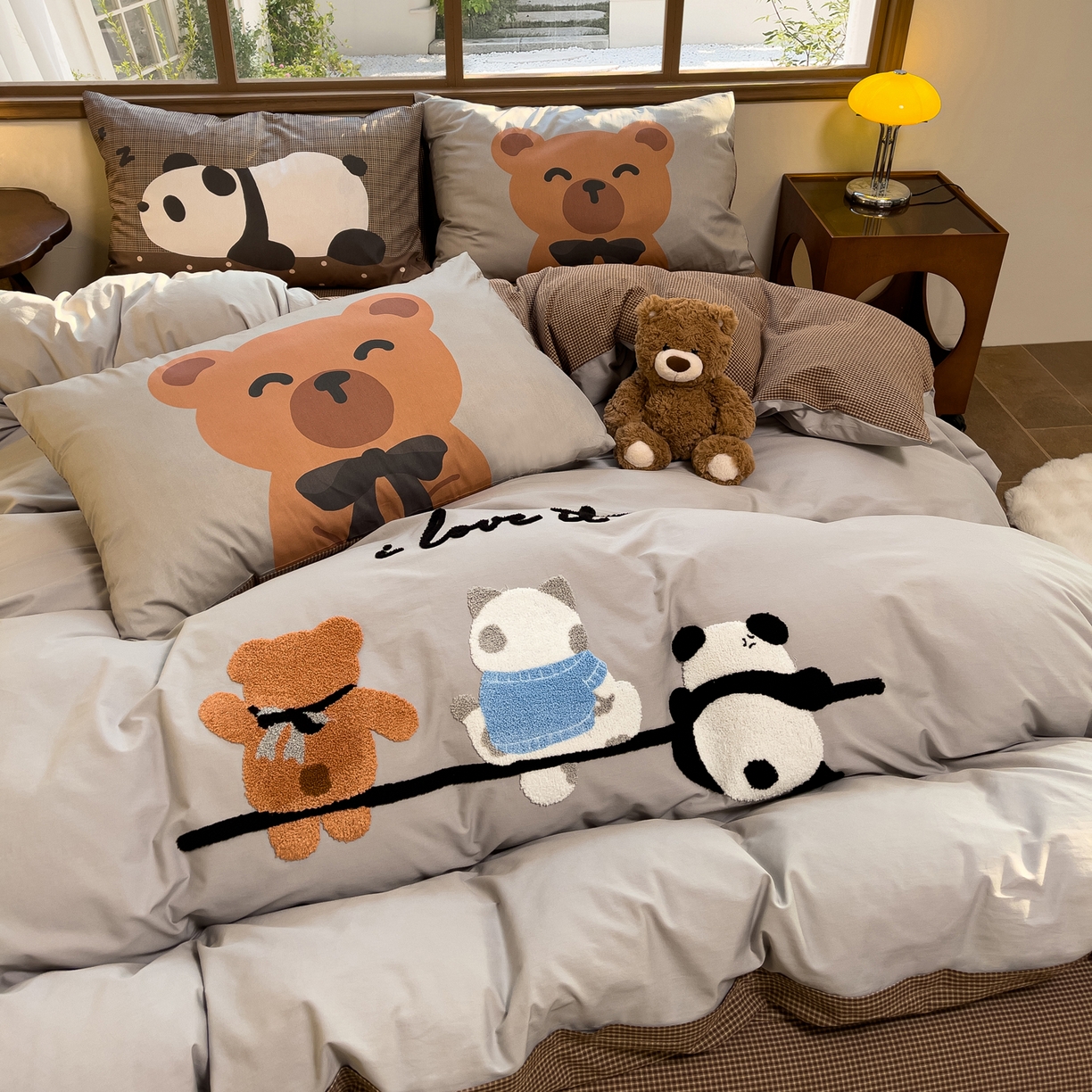 91家纺网 家纺一手货源 找家纺 炫拼家纺 2026新款A类全棉40支水洗棉卡通毛巾绣+枕套大版数码印花纯棉四件套-可萌系列 可萌-在一起