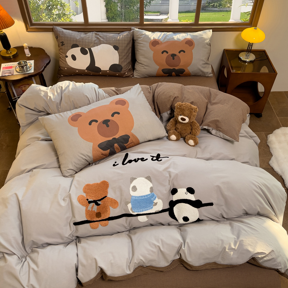 91家纺网 家纺一手货源 找家纺 炫拼家纺 2026新款A类全棉40支水洗棉卡通毛巾绣+枕套大版数码印花纯棉四件套-可萌系列 可萌-在一起