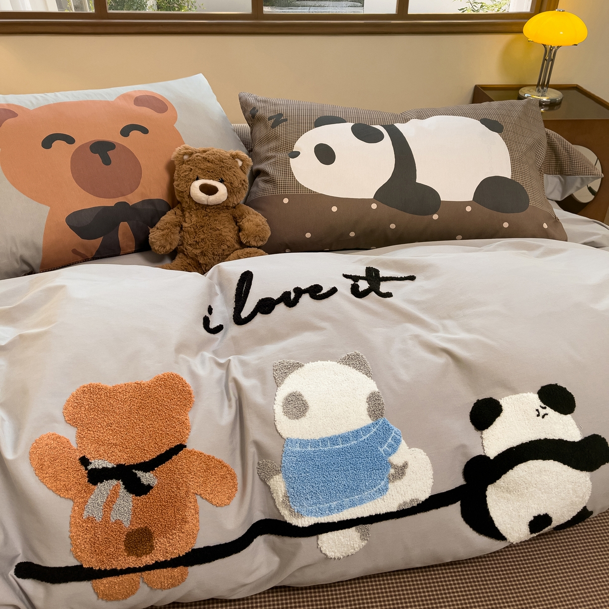 91家纺网 家纺一手货源 找家纺 炫拼家纺 2026新款A类全棉40支水洗棉卡通毛巾绣+枕套大版数码印花纯棉四件套-可萌系列 可萌-在一起