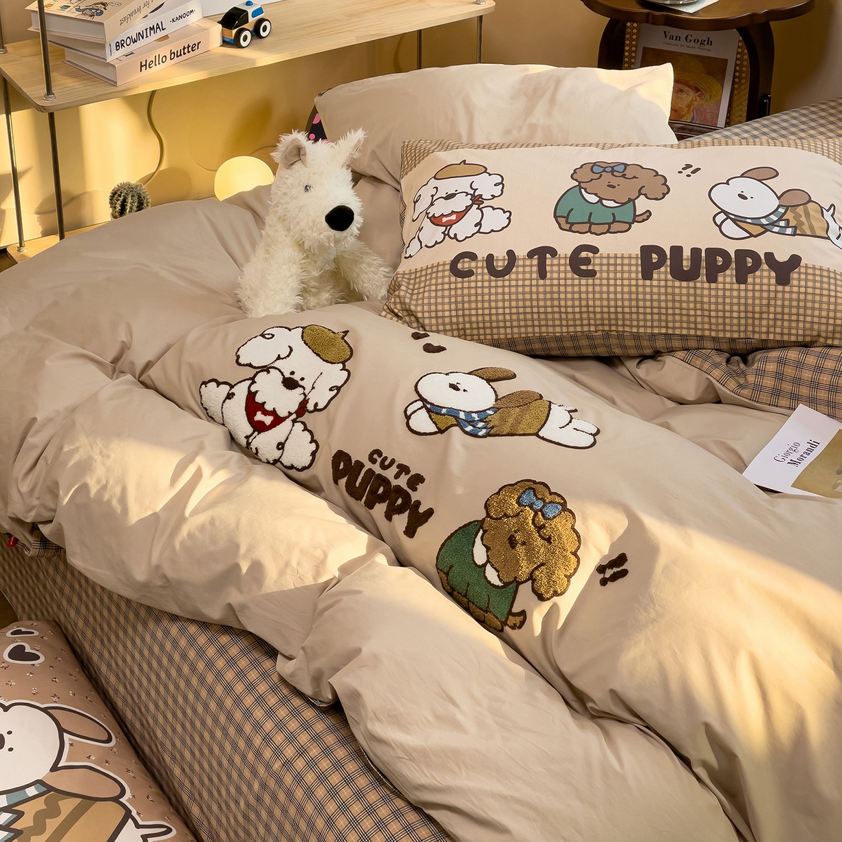 91家纺网 家纺一手货源 找家纺 炫拼家纺 2026新款A类全棉40支水洗棉卡通毛巾绣+枕套大版数码印花纯棉四件套-可萌系列 可萌-萌狗来电