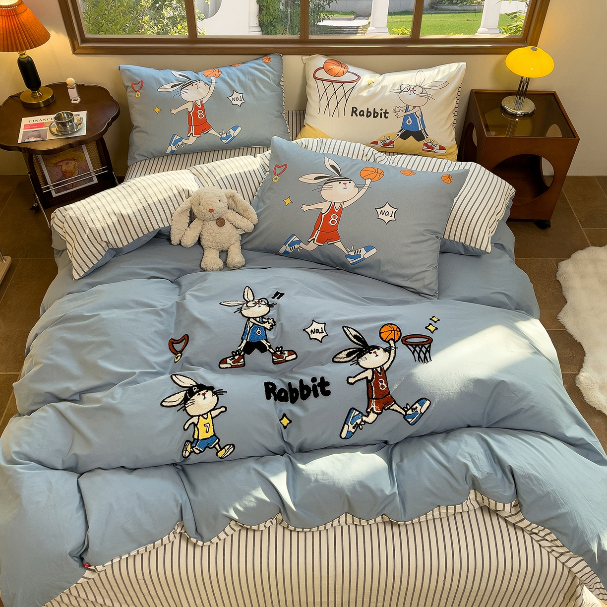 91家纺网 家纺一手货源 找家纺 炫拼家纺 2026新款A类全棉40支水洗棉卡通毛巾绣+枕套大版数码印花纯棉四件套-可萌系列 可萌-潮酷兔