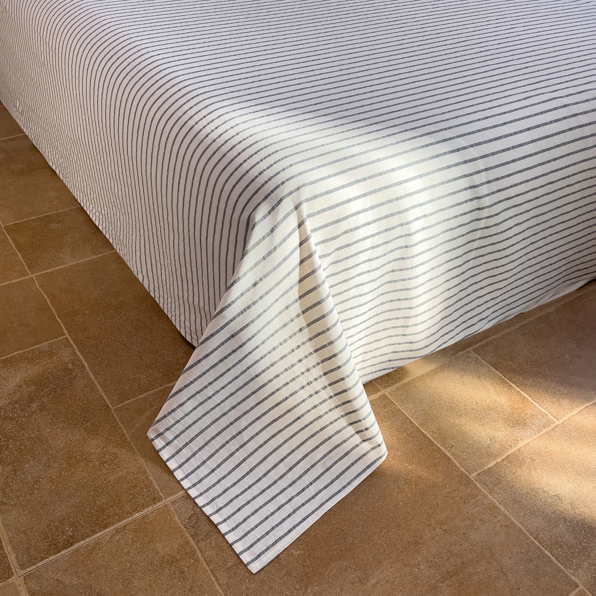 91家纺网 家纺一手货源 找家纺 炫拼家纺 2026新款A类全棉40支水洗棉卡通毛巾绣+枕套大版数码印花纯棉四件套-可萌系列 可萌-泡泡狗