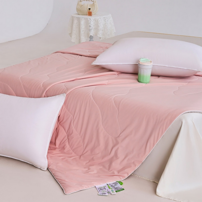 91家纺网 家纺一手货源 找家纺 憨豆家纺 2026春夏新款凉感丝A类锦氨（170克）55大豆抗菌夏被夏凉被空调被（配礼盒） 玫瑰粉+奶咖