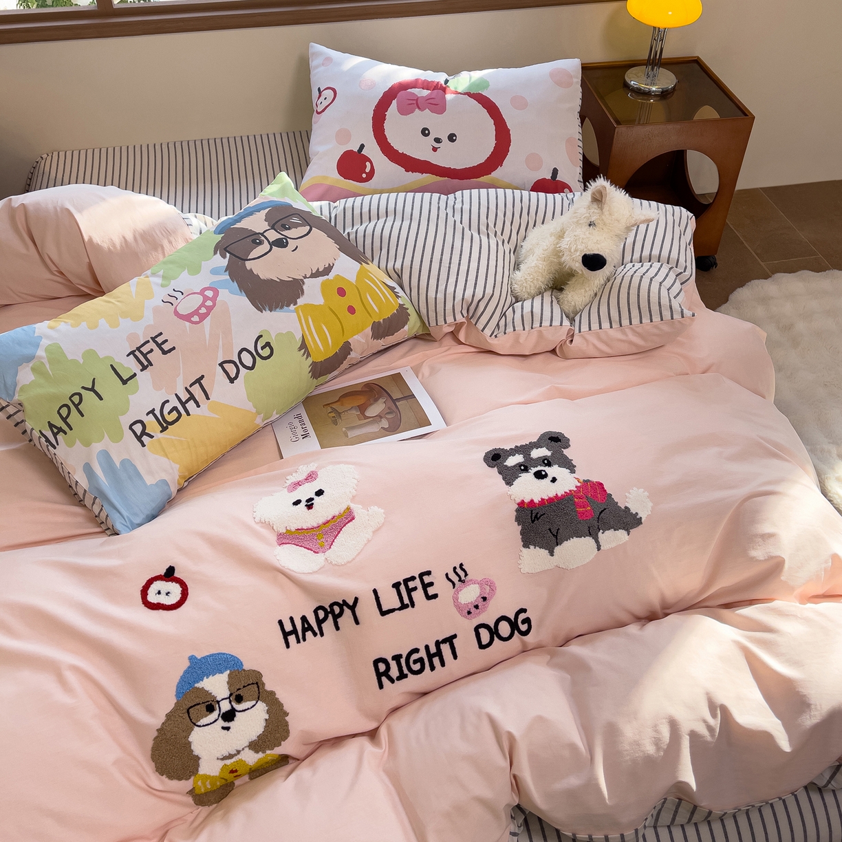 91家纺网 家纺一手货源 找家纺 （总）炫拼家纺 2026新款A类全棉40支水洗棉卡通毛巾绣+枕套大版数码印花纯棉四件套-可萌系列