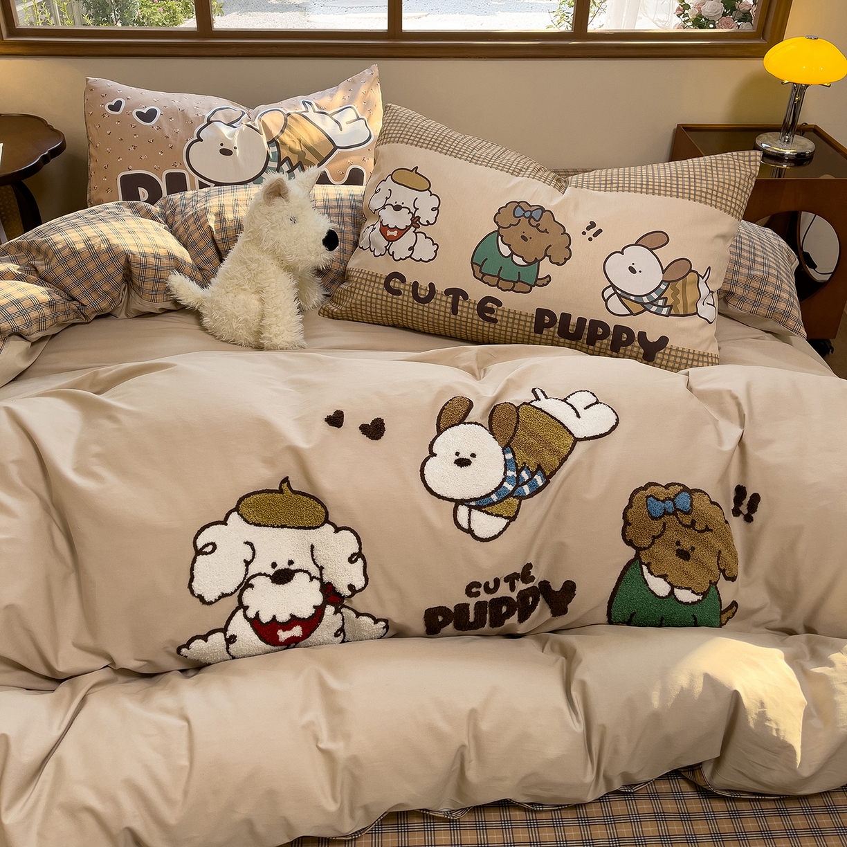 91家纺网 家纺一手货源 找家纺 （总）炫拼家纺 2026新款A类全棉40支水洗棉卡通毛巾绣+枕套大版数码印花纯棉四件套-可萌系列