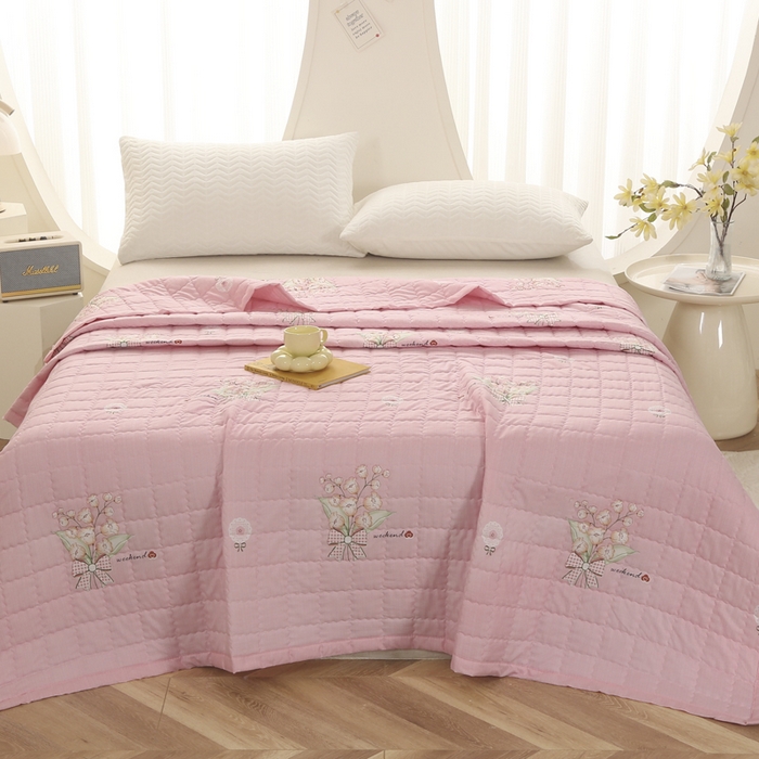 91家纺网 家纺一手货源 找家纺 被多多被业 2026新款亲肤棉绗绣夏被空调被夏凉被 花漾粉