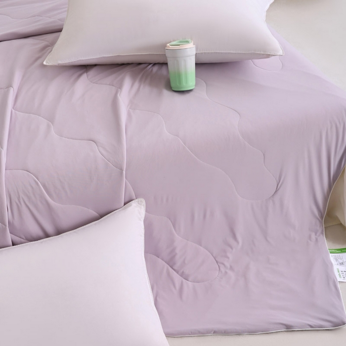 91家纺网 家纺一手货源 找家纺 憨豆家纺 2026春夏新款凉感丝A类锦氨（170克）55大豆抗菌夏被夏凉被空调被（配礼盒） 曙光紫+幻影灰