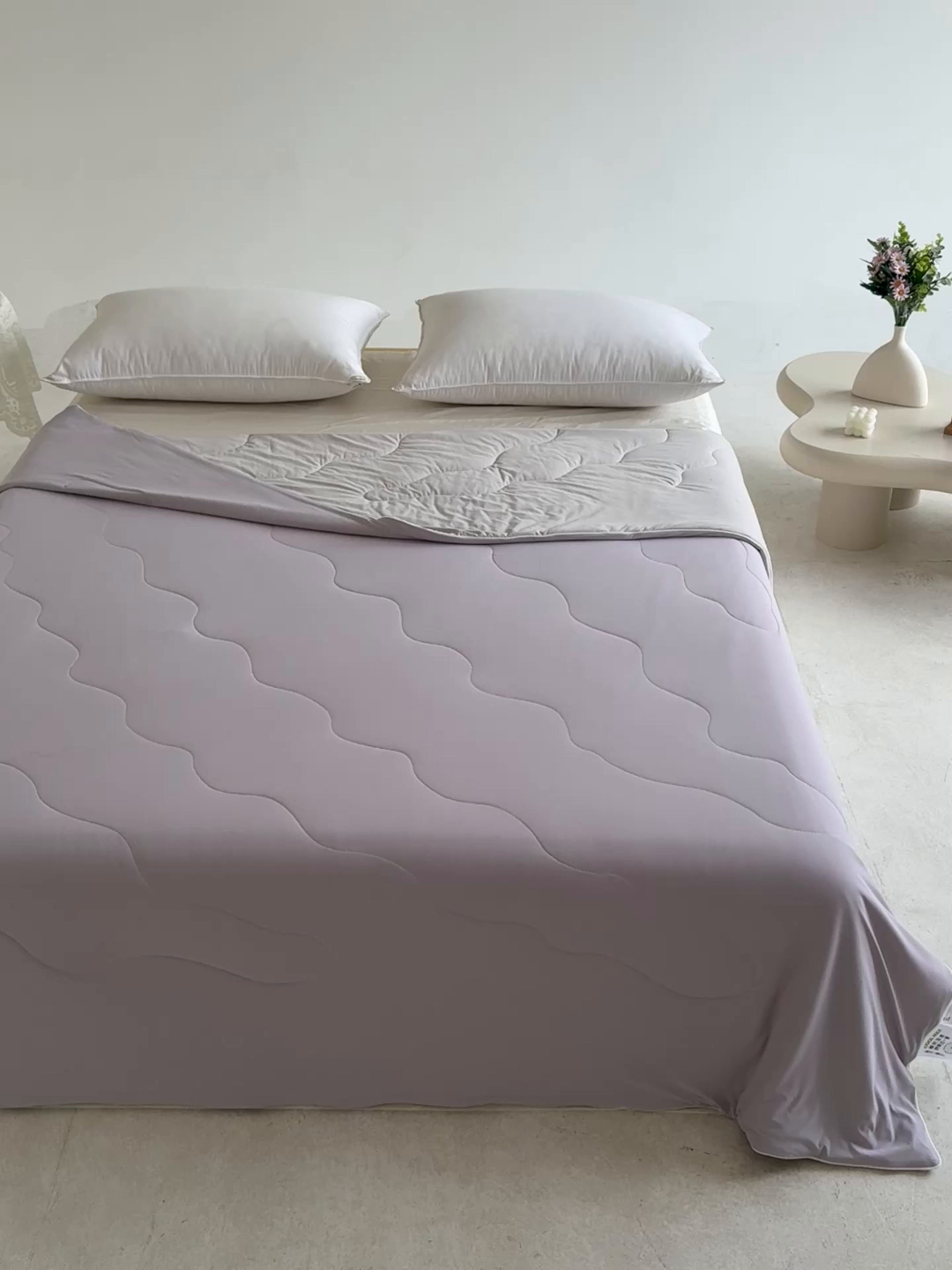 91家纺网 家纺一手货源 找家纺 憨豆家纺 2026春夏新款凉感丝A类锦氨（170克）55大豆抗菌夏被夏凉被空调被（配礼盒） 曙光紫+幻影灰