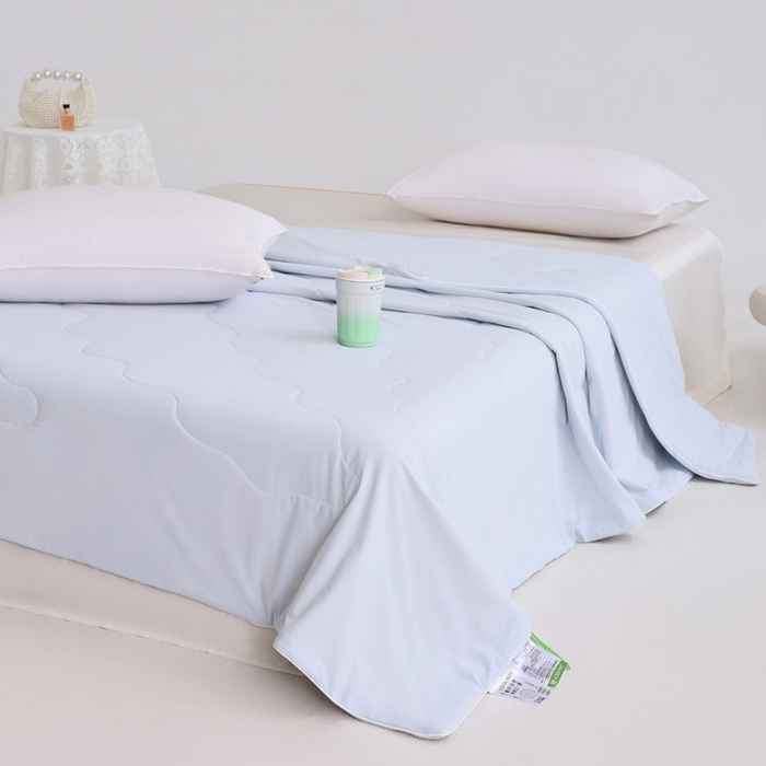 91家纺网 家纺一手货源 找家纺 憨豆家纺 2026春夏新款凉感丝A类锦氨（170克）55大豆抗菌夏被夏凉被空调被（配礼盒） 雾凇蓝