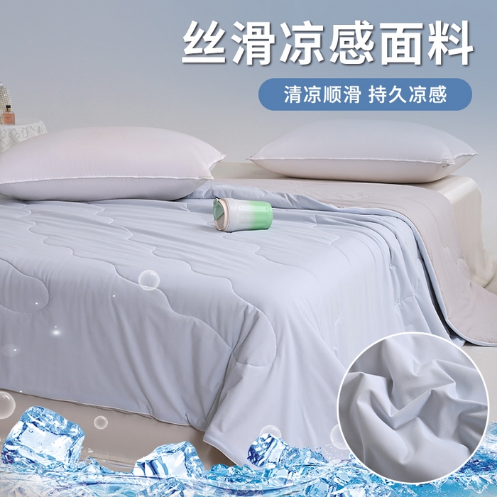 91家纺网 家纺一手货源 找家纺 憨豆家纺 2026春夏新款凉感丝A类锦氨（170克）55大豆抗菌夏被夏凉被空调被（配礼盒） 雾凇蓝+幻影灰