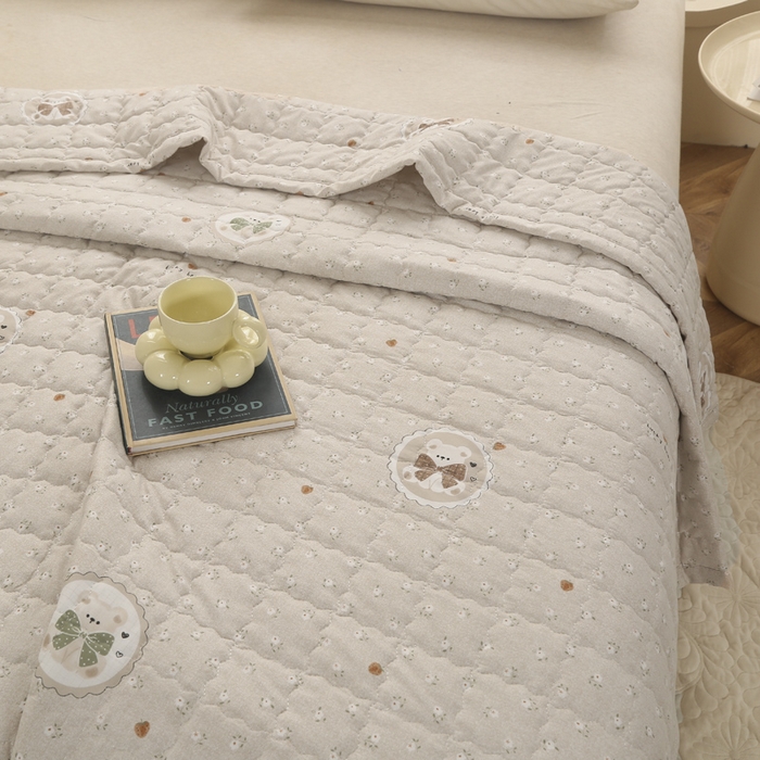 91家纺网 家纺一手货源 找家纺 被多多被业 2026新款亲肤棉绗绣夏被空调被夏凉被 小熊日记