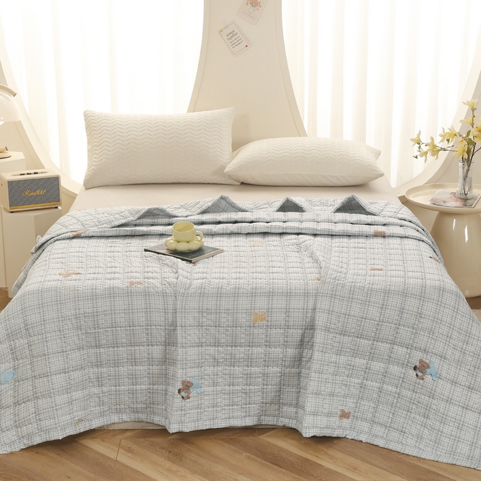 91家纺网 家纺一手货源 找家纺 被多多被业 2026新款亲肤棉绗绣夏被空调被夏凉被 熊可可