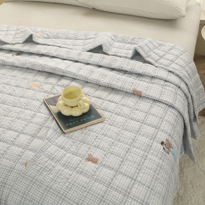 91家纺网 家纺一手货源 找家纺 被多多被业 2026新款亲肤棉绗绣夏被空调被夏凉被 熊可可