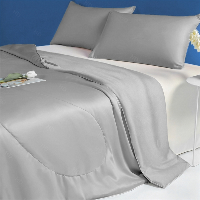 91家纺网 家纺一手货源 找家纺 憨豆家纺 2026新款水洗冰丝夏被四件套星球水洗真丝夏凉被（含抗菌棉）跨境外贸床笠款空调被 冰海灰