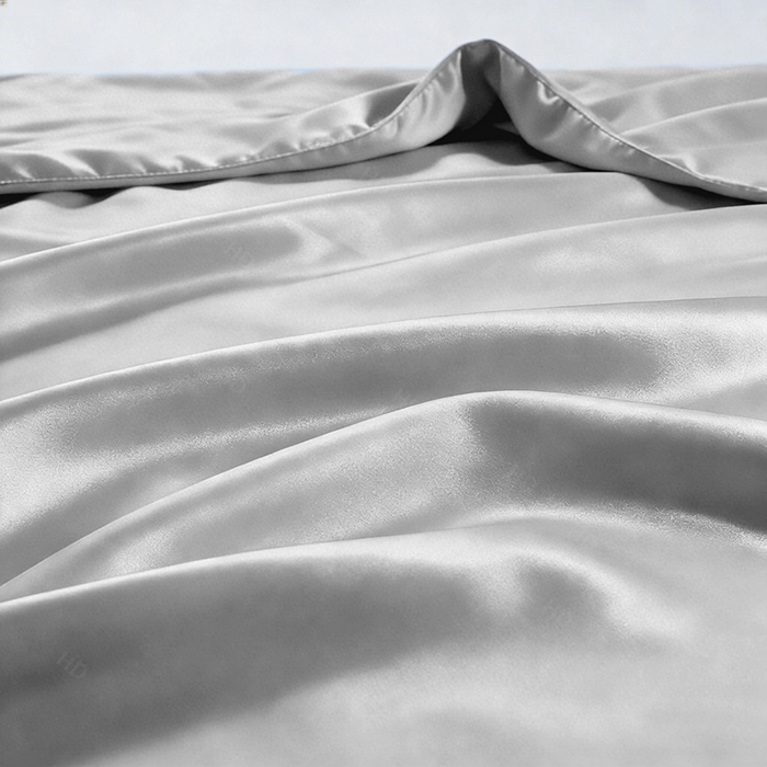 91家纺网 家纺一手货源 找家纺 憨豆家纺 2026新款水洗冰丝夏被四件套星球水洗真丝夏凉被（含抗菌棉）跨境外贸床笠款空调被 冰海灰