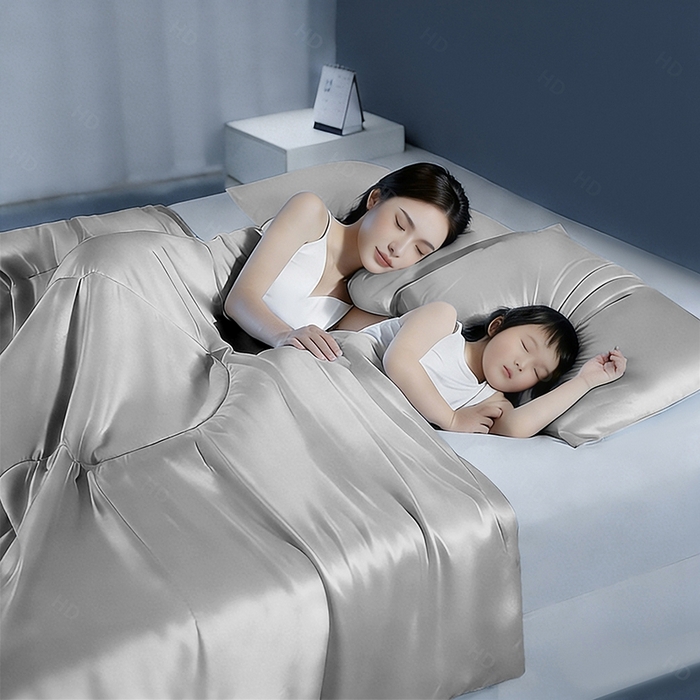 91家纺网 家纺一手货源 找家纺 憨豆家纺 2026新款水洗冰丝夏被四件套星球水洗真丝夏凉被（含抗菌棉）跨境外贸床笠款空调被 冰海灰