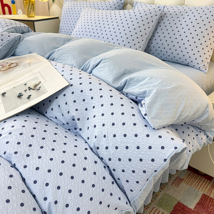 91家纺网 家纺一手货源 找家纺 栩裕纺织 2026新款云感双层纱床盖四件套 海蓝波点