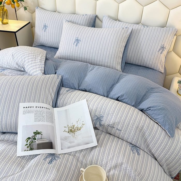 91家纺网 家纺一手货源 找家纺 栩裕纺织 2026新款云感双层纱床盖四件套 蓝调蝴蝶结