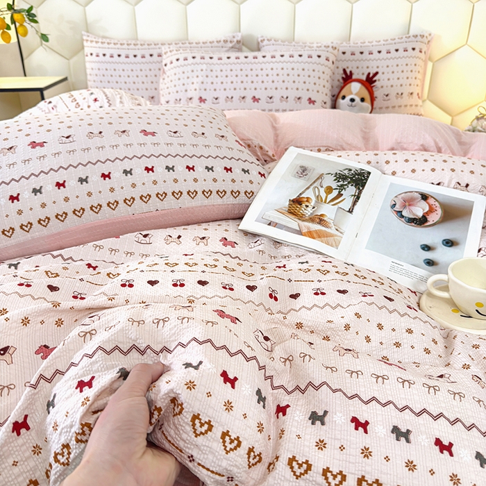 91家纺网 家纺一手货源 找家纺 栩裕纺织 2026新款云感双层纱床盖四件套 幸运马-粉