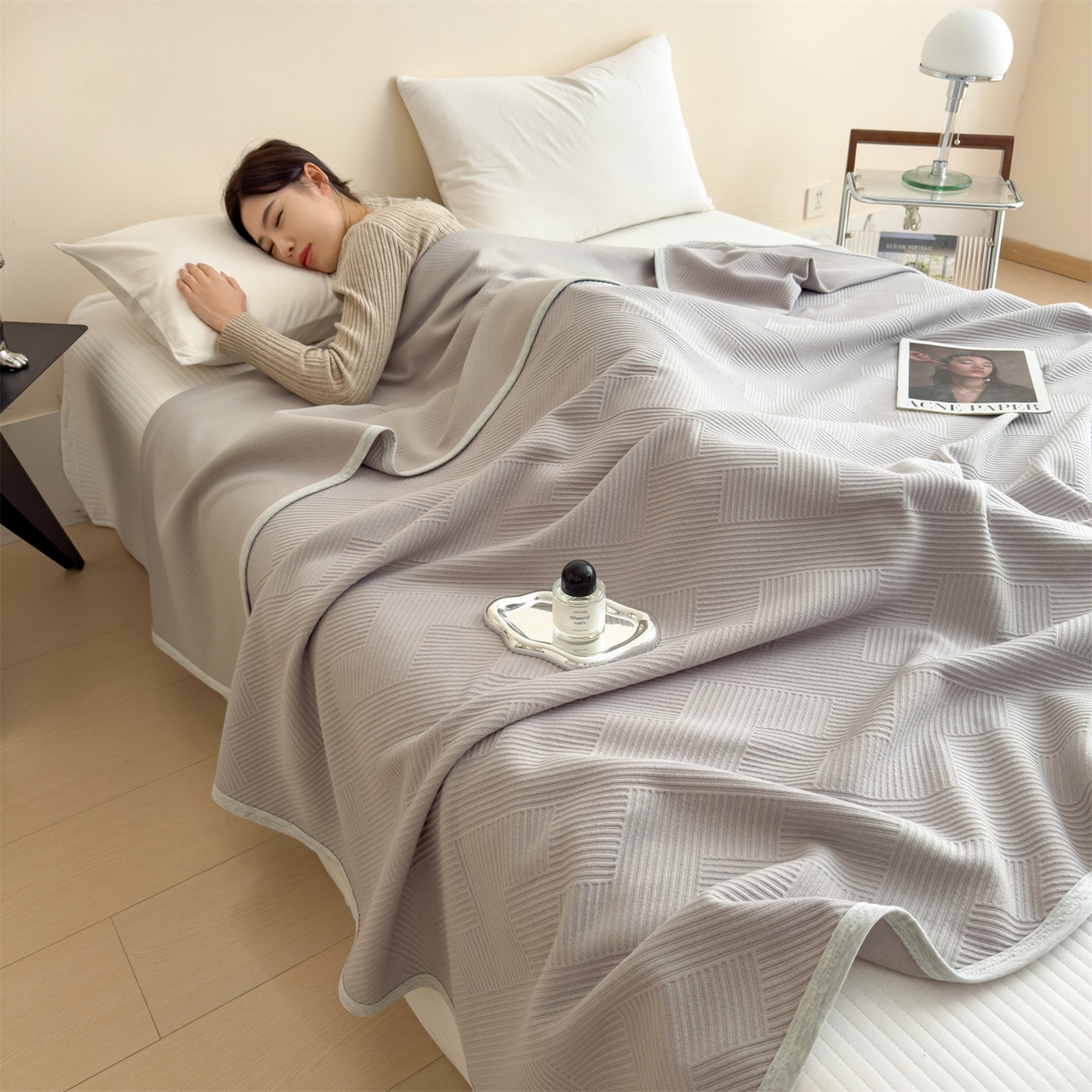 91家纺网 家纺一手货源 找家纺 布凡家居 2026新款290克全棉A类三层纱盖毯夏被午睡被 菱纹-优雅灰