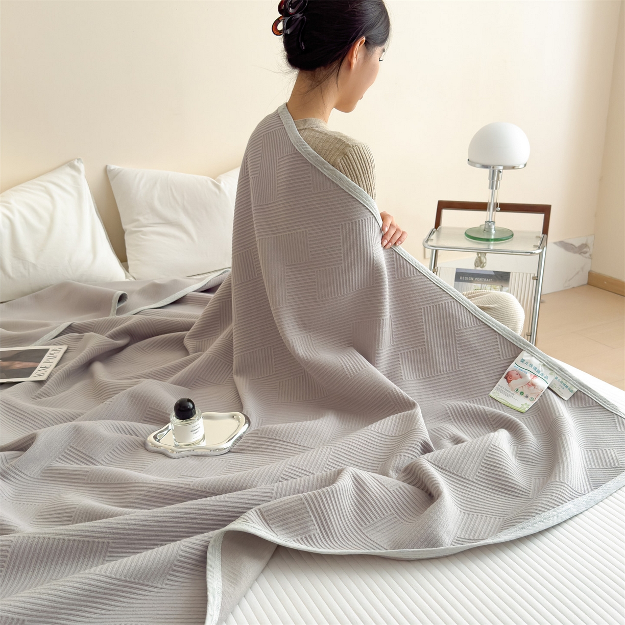 91家纺网 家纺一手货源 找家纺 布凡家居 2026新款290克全棉A类三层纱盖毯夏被午睡被 菱纹-优雅灰