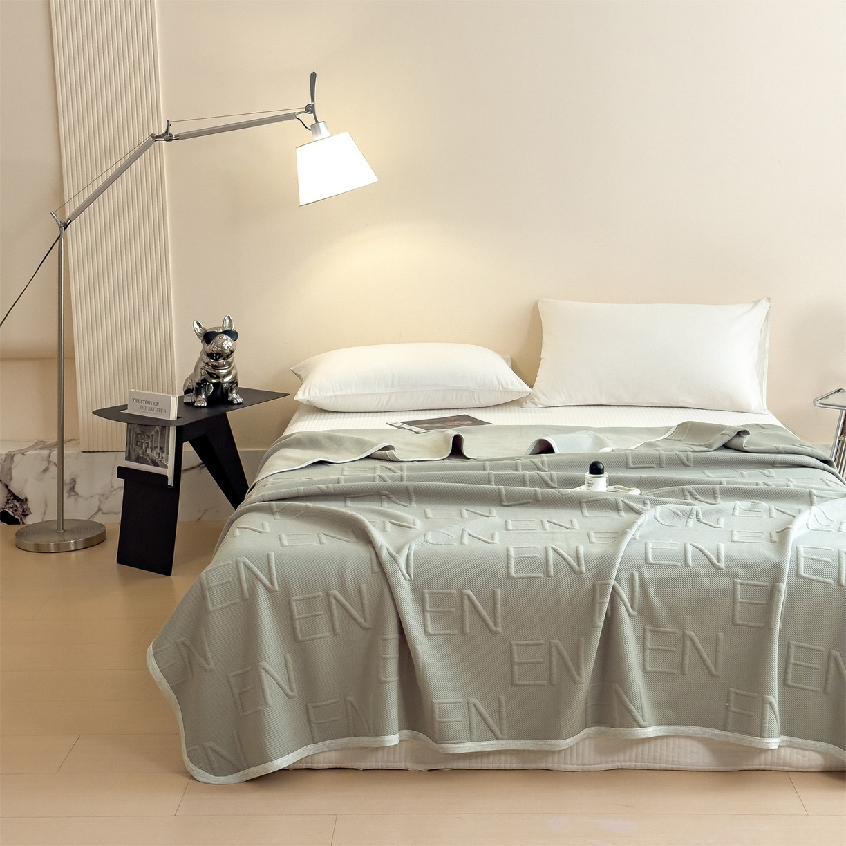 91家纺网 家纺一手货源 找家纺 布凡家居 2026新款290克全棉A类三层纱盖毯夏被午睡被 知槿-灰绿