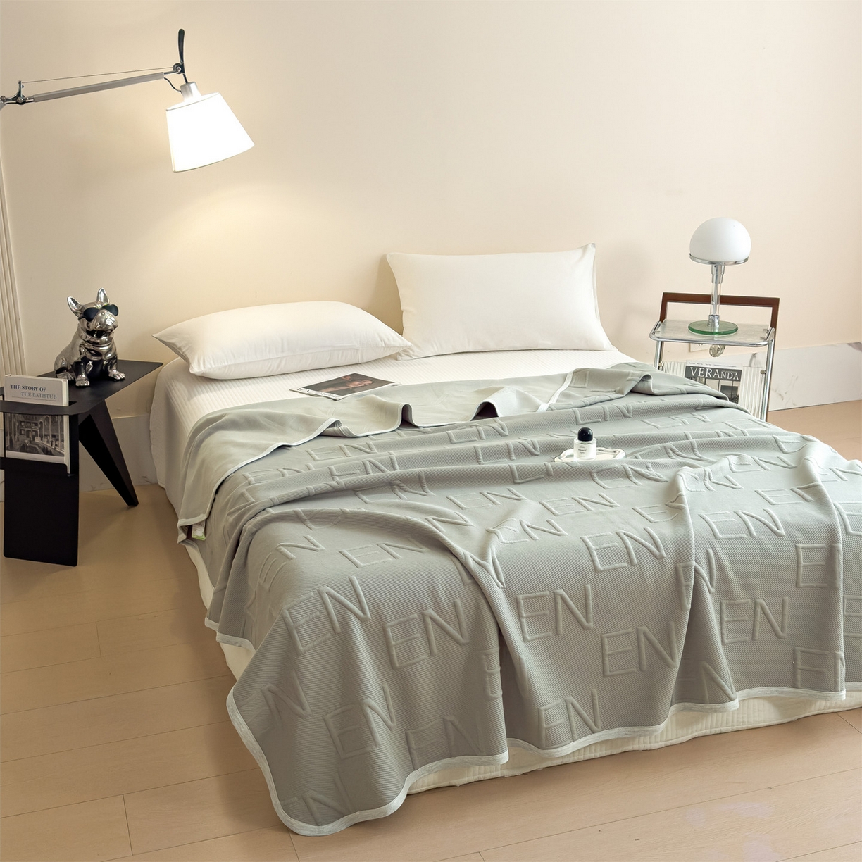 91家纺网 家纺一手货源 找家纺 布凡家居 2026新款290克全棉A类三层纱盖毯夏被午睡被 知槿-灰绿