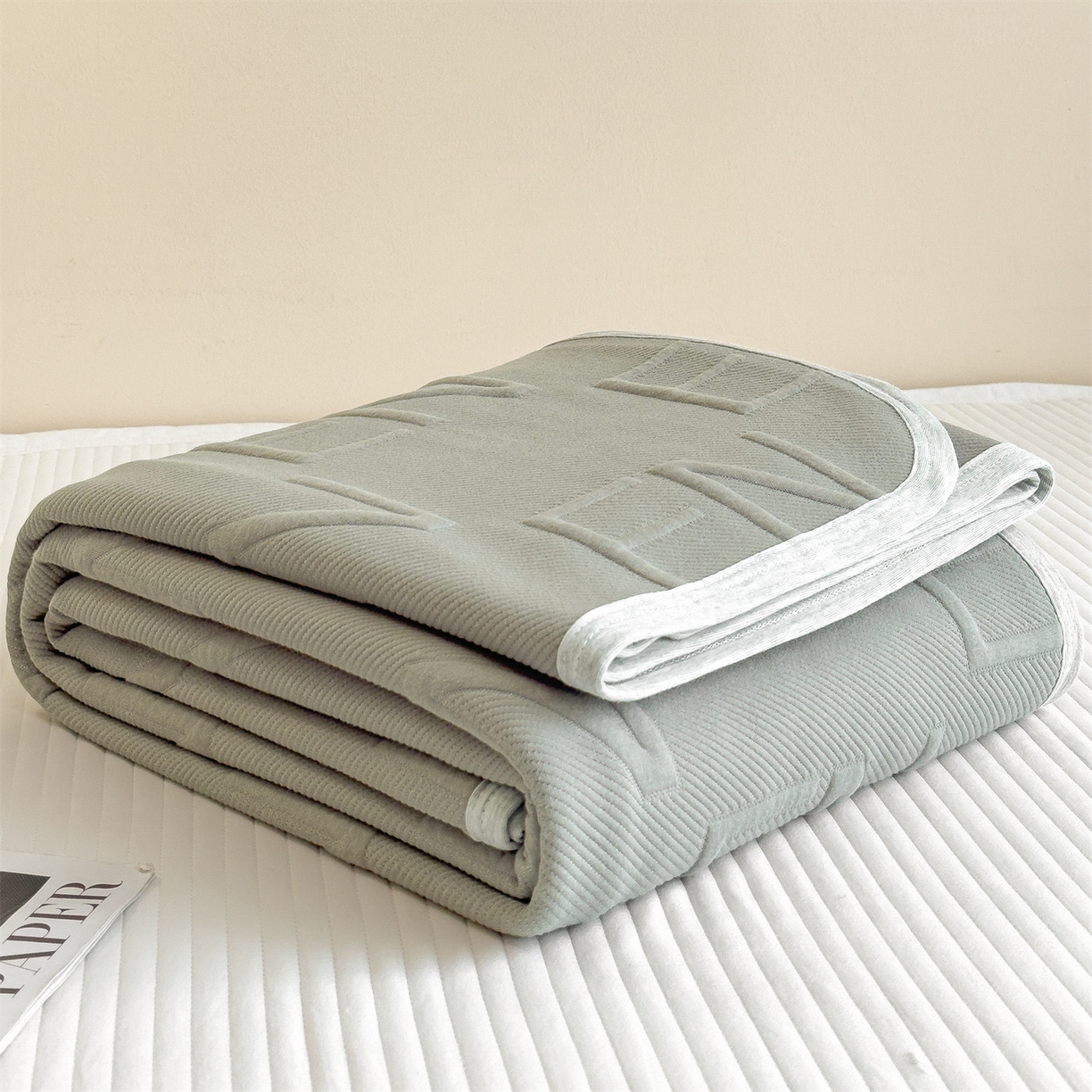 91家纺网 家纺一手货源 找家纺 布凡家居 2026新款290克全棉A类三层纱盖毯夏被午睡被 知槿-灰绿