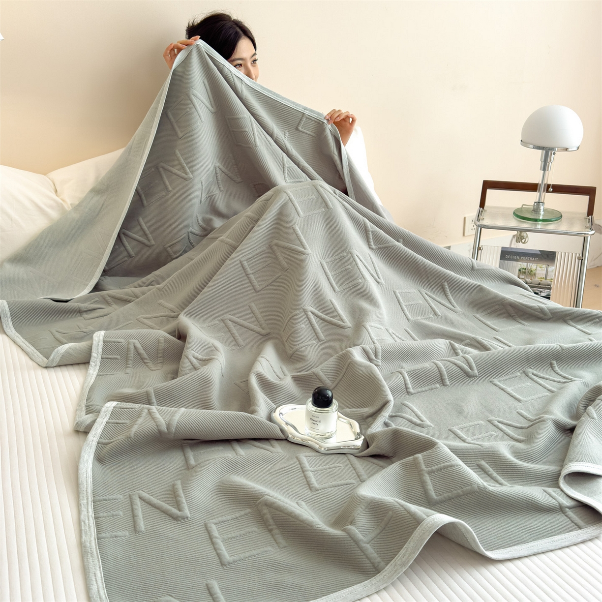 91家纺网 家纺一手货源 找家纺 布凡家居 2026新款290克全棉A类三层纱盖毯夏被午睡被 知槿-灰绿