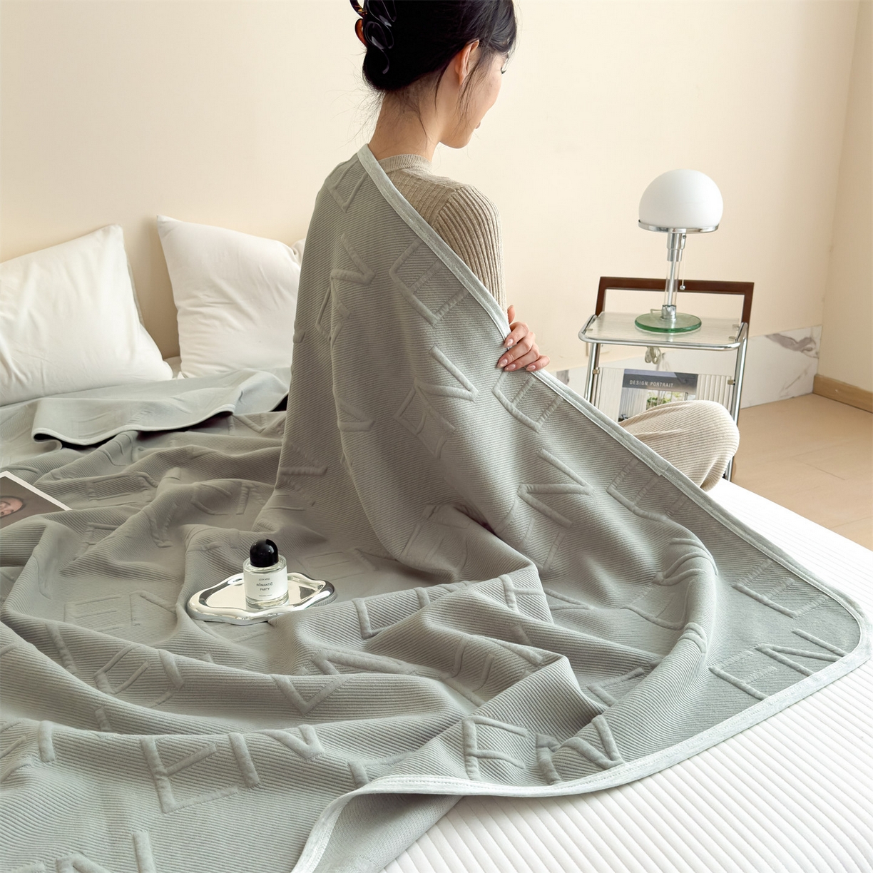 91家纺网 家纺一手货源 找家纺 布凡家居 2026新款290克全棉A类三层纱盖毯夏被午睡被 知槿-灰绿