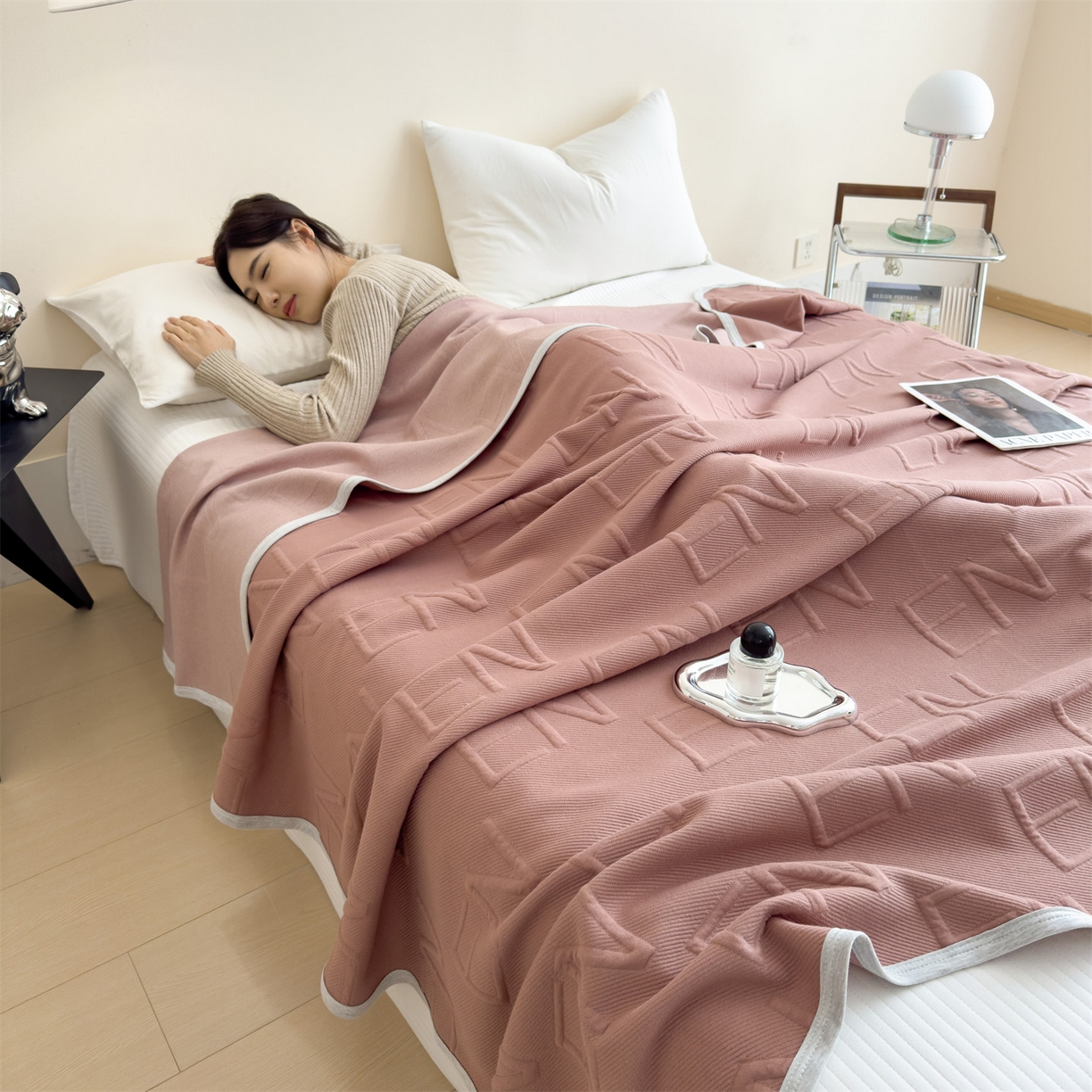 91家纺网 家纺一手货源 找家纺 布凡家居 2026新款290克全棉A类三层纱盖毯夏被午睡被 知槿-酒红