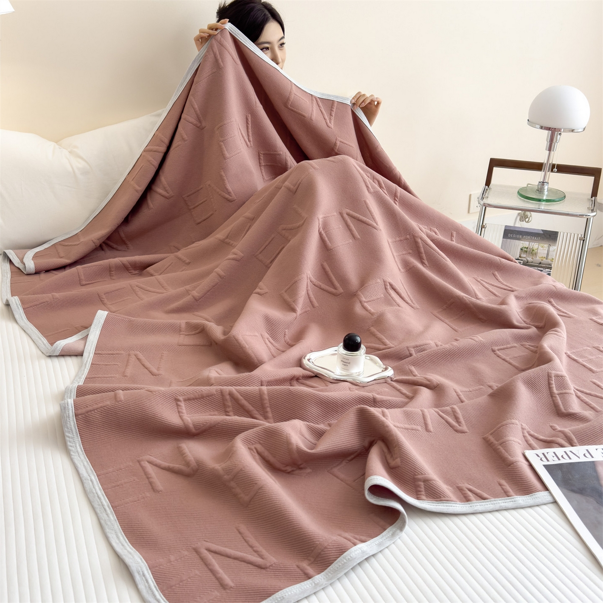 91家纺网 家纺一手货源 找家纺 布凡家居 2026新款290克全棉A类三层纱盖毯夏被午睡被 知槿-酒红