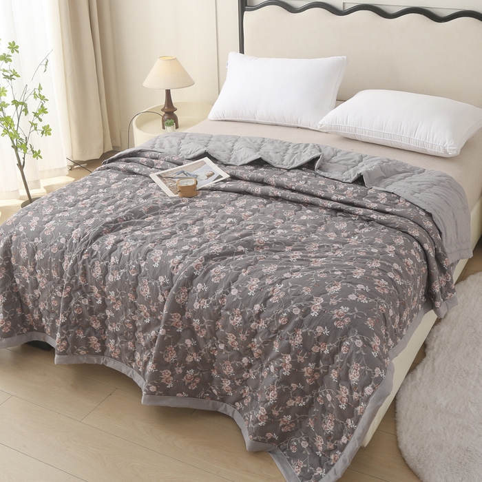 91家纺网 家纺一手货源 找家纺 被多多被业 2026新款皱皱纱夏被夏凉被空调被 流连幽香