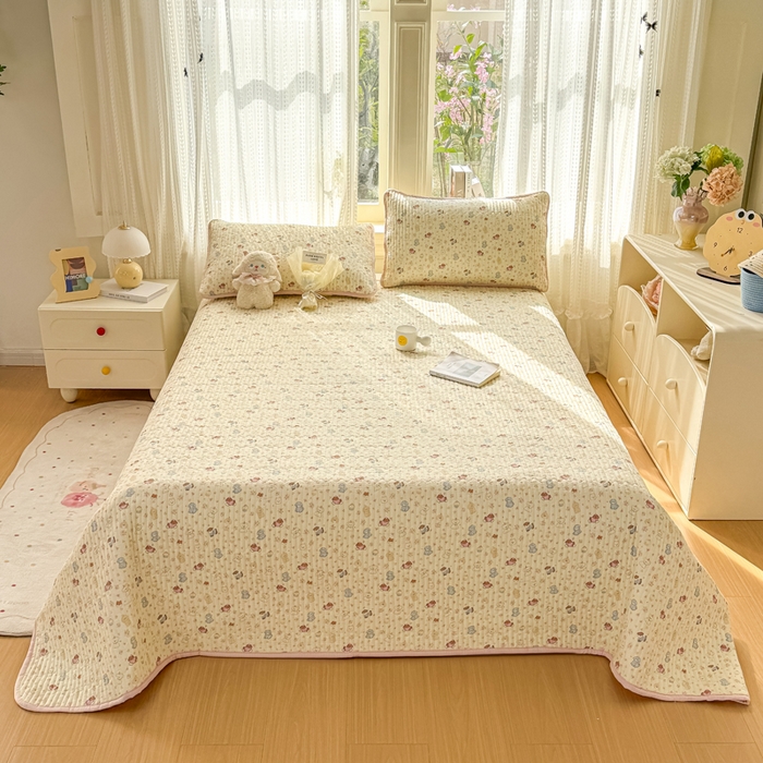 91家纺网 家纺一手货源 找家纺 2026新款云感双层纱印花夹棉床盖 小萌宠