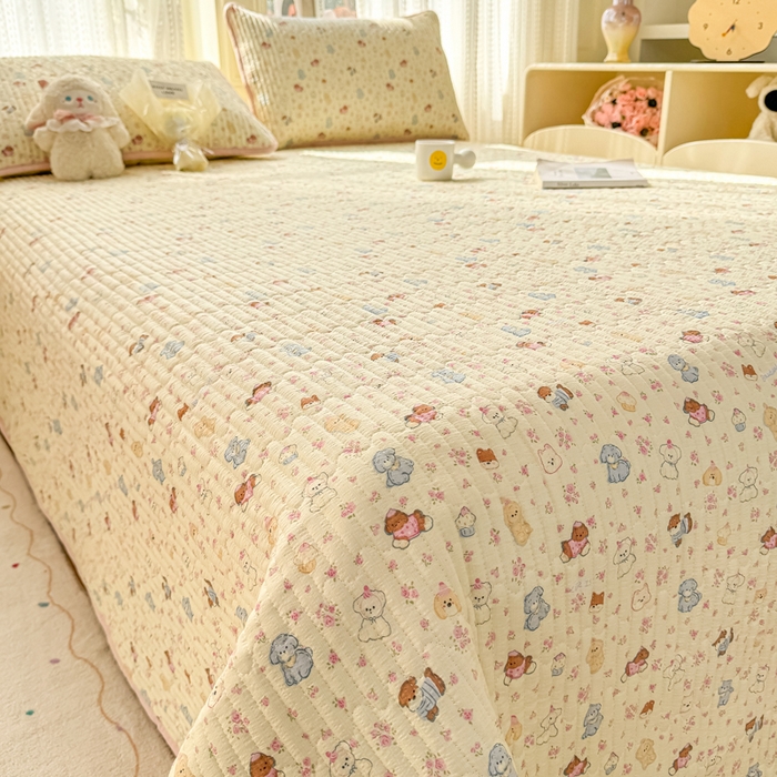 91家纺网 家纺一手货源 找家纺 2026新款云感双层纱印花夹棉床盖 小萌宠