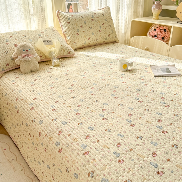 91家纺网 家纺一手货源 找家纺 2026新款云感双层纱印花夹棉床盖 小萌宠