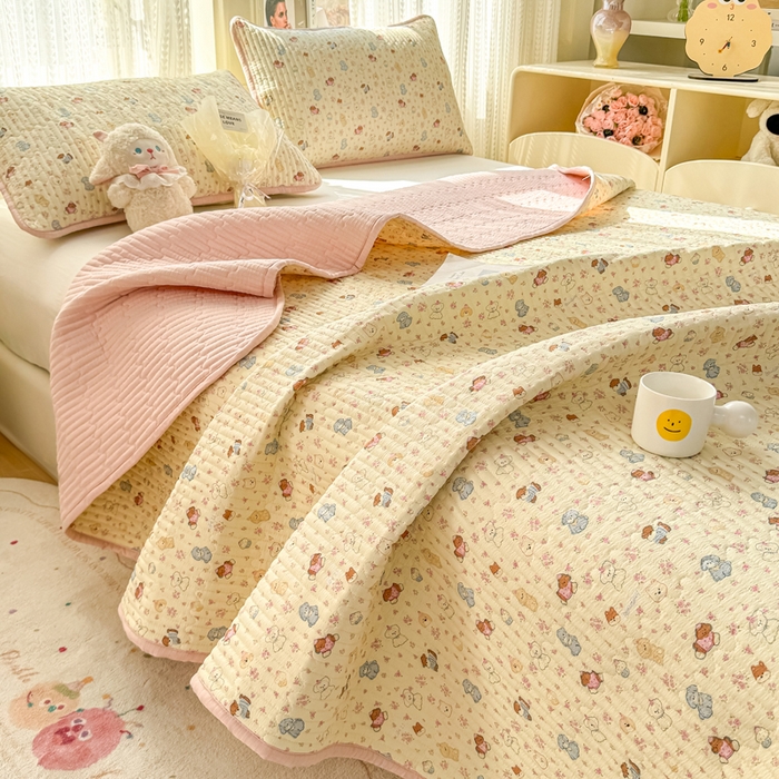 91家纺网 家纺一手货源 找家纺 2026新款云感双层纱印花夹棉床盖 小萌宠