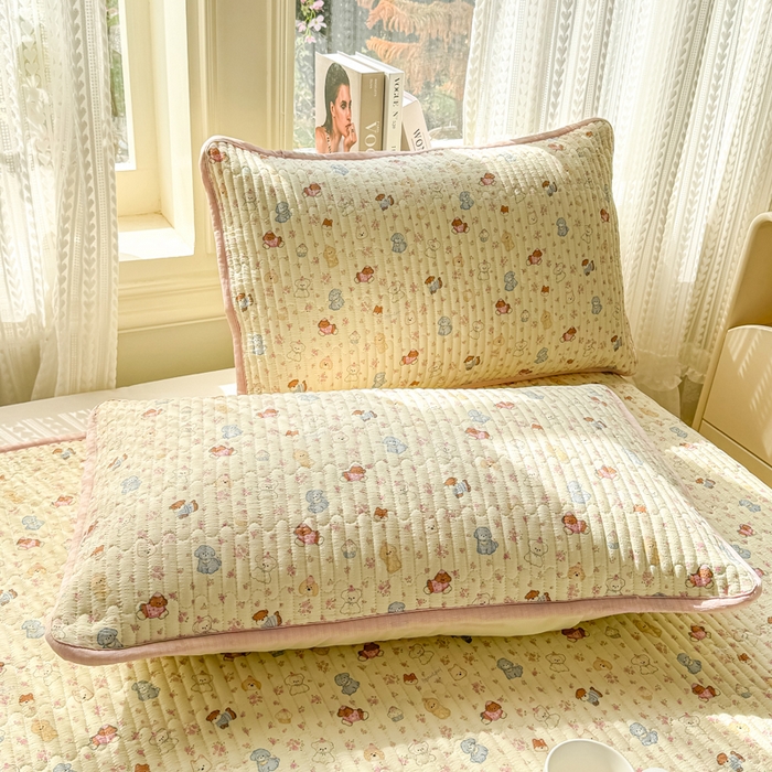 91家纺网 家纺一手货源 找家纺 2026新款云感双层纱印花夹棉床盖 小萌宠