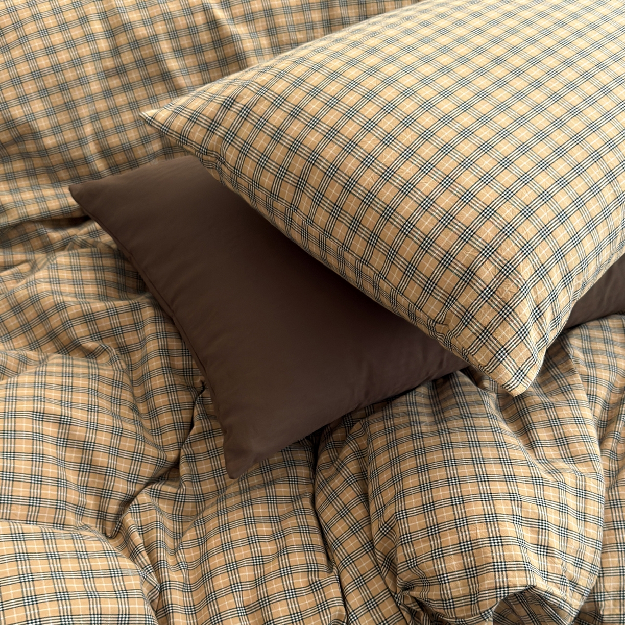 91家纺网 家纺一手货源 找家纺 玖弘家居 2026新款全棉色织水洗棉人字纹格子混搭四件套系列 春野咖格+巧克力棕