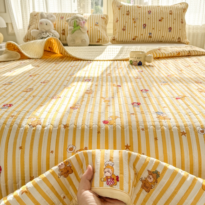 91家纺网 家纺一手货源 找家纺 2026新款云感双层纱印花夹棉床盖 星星人