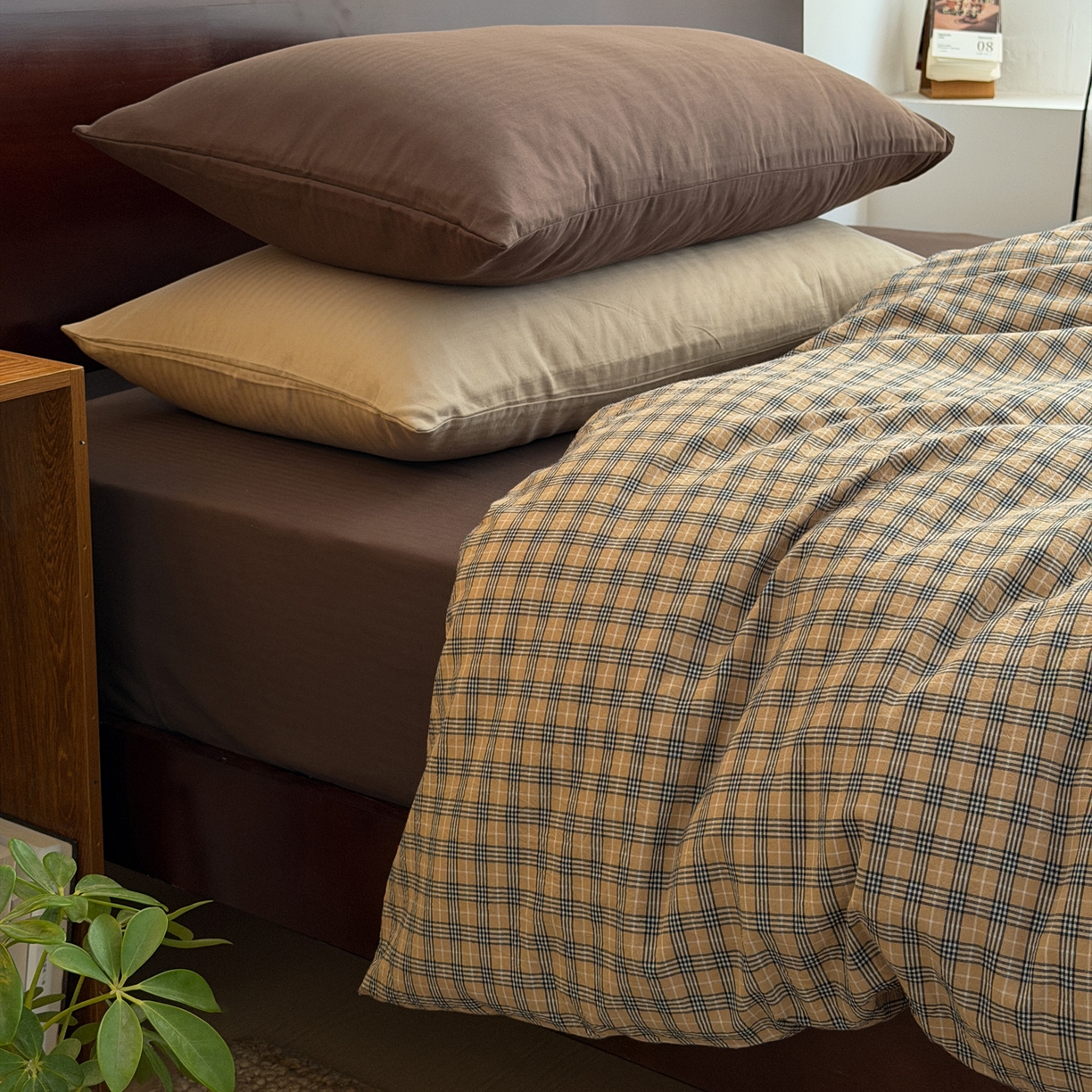 91家纺网 家纺一手货源 找家纺 玖弘家居 2026新款全棉色织水洗棉人字纹格子混搭四件套系列 燕麦+巧克力棕