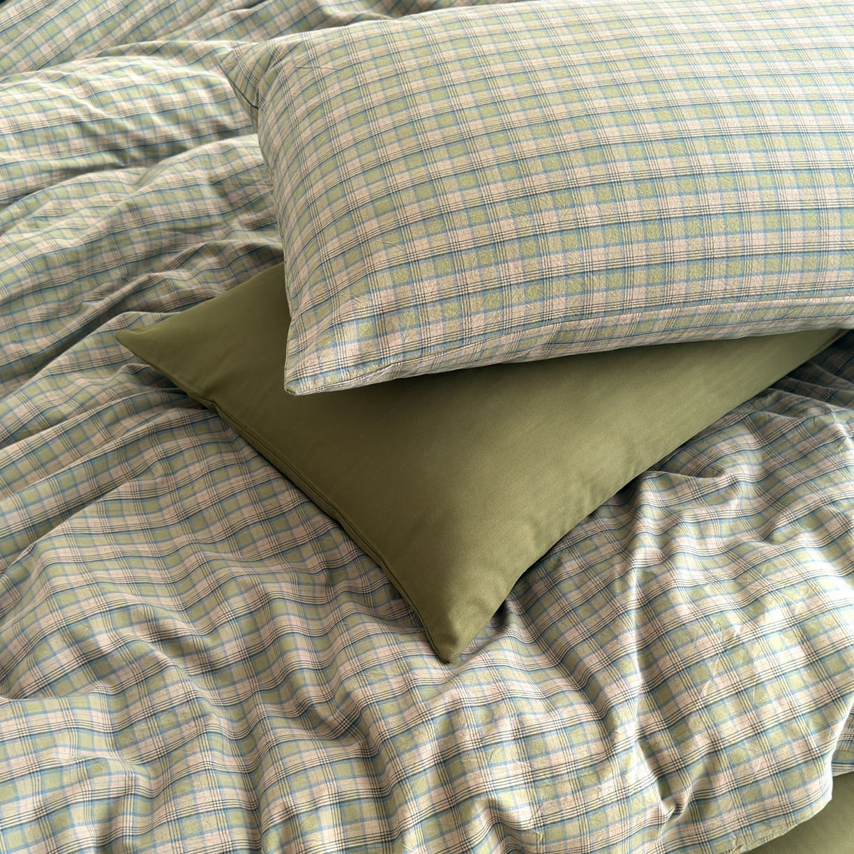 91家纺网 家纺一手货源 找家纺 玖弘家居 2026新款全棉色织水洗棉人字纹格子混搭四件套系列 复古绿格+橄榄绿