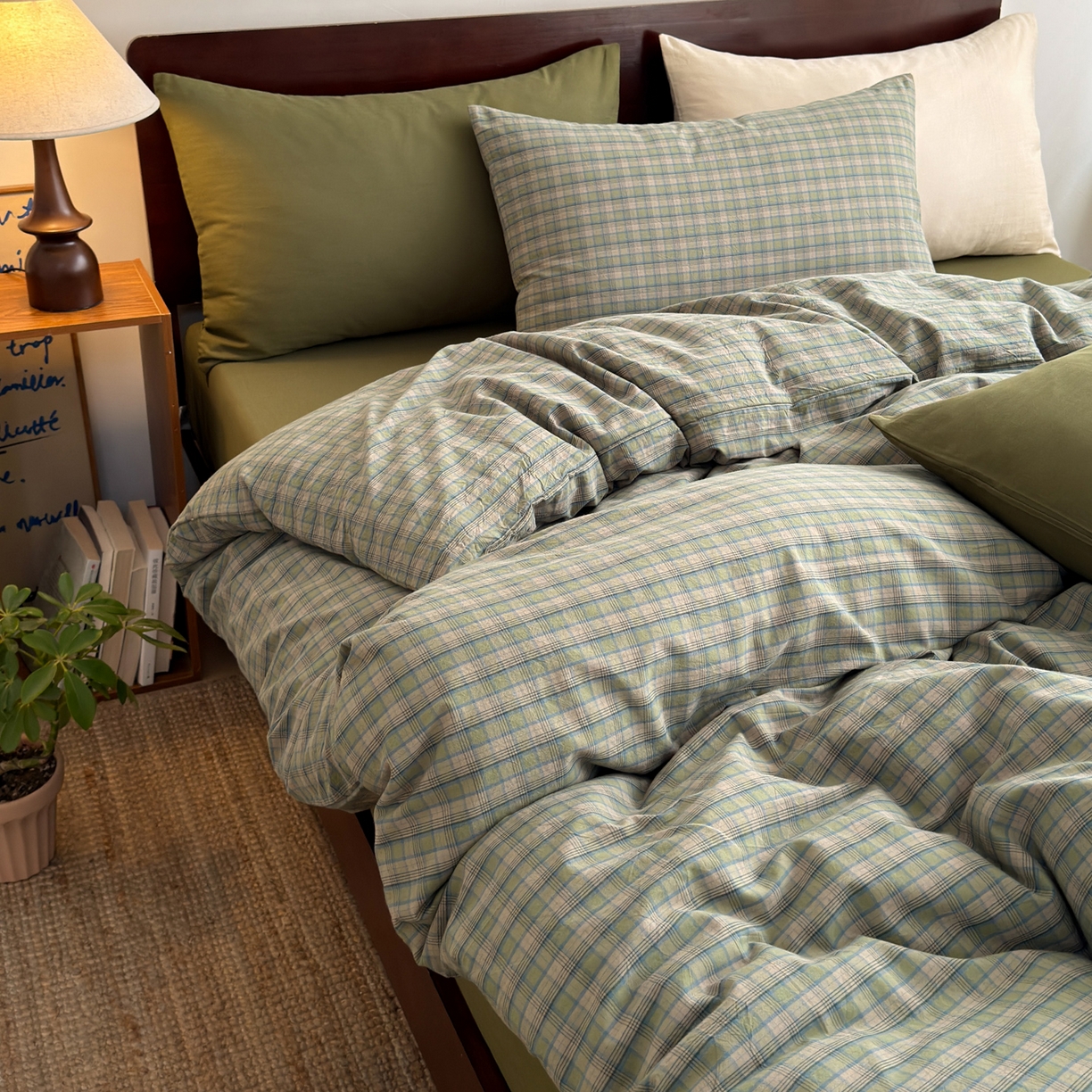 91家纺网 家纺一手货源 找家纺 玖弘家居 2026新款全棉色织水洗棉人字纹格子混搭四件套系列 复古绿格+橄榄绿