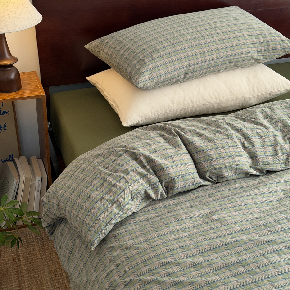 91家纺网 家纺一手货源 找家纺 玖弘家居 2026新款全棉色织水洗棉人字纹格子混搭四件套系列 复古绿格+奶白