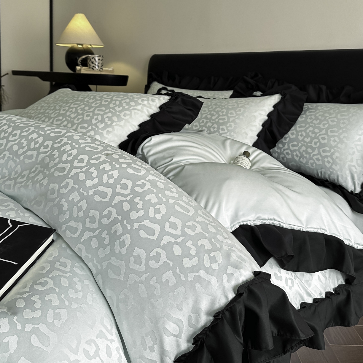 91家纺网 家纺一手货源 找家纺 ab家纺 2026新款真丝提花四件套 水绿