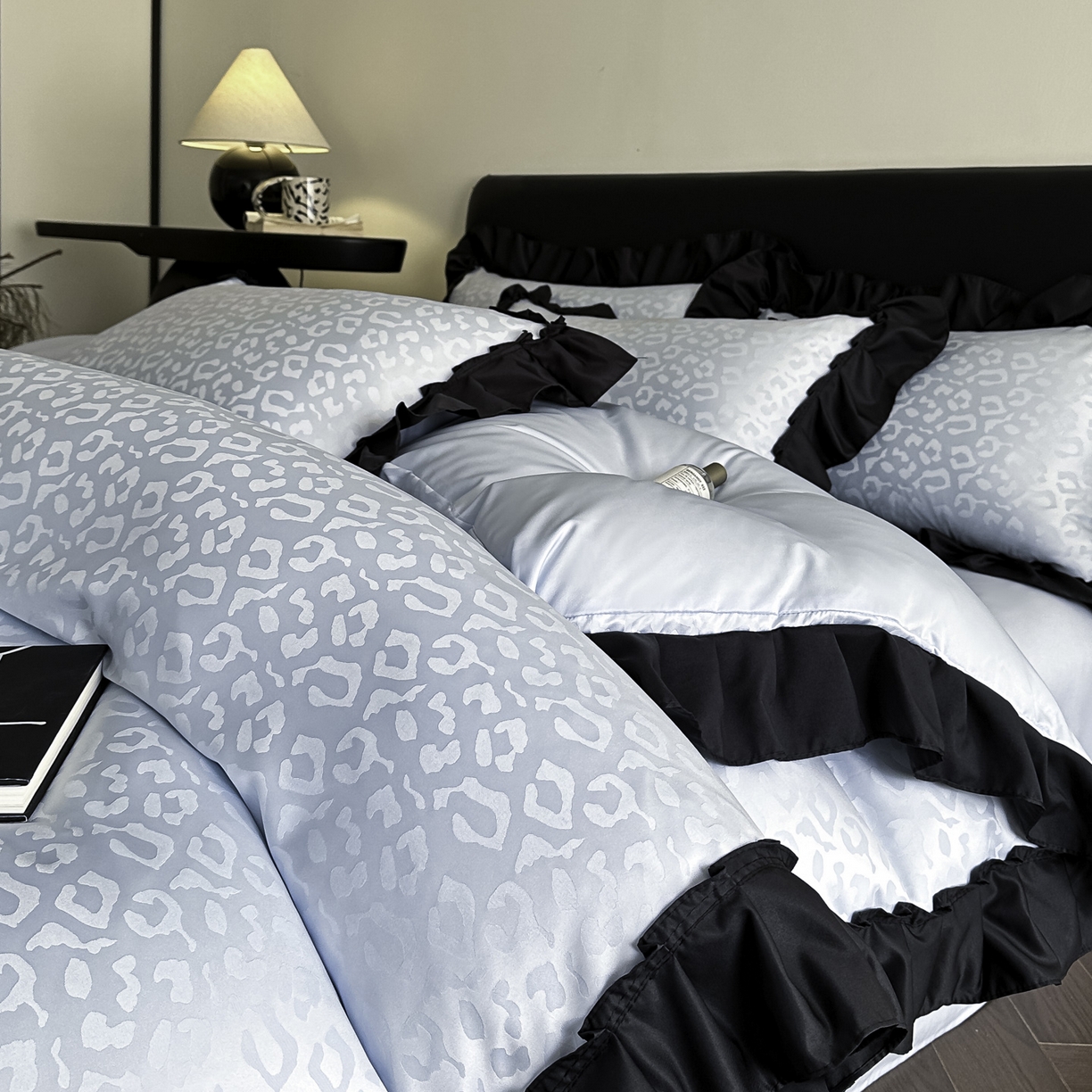 91家纺网 家纺一手货源 找家纺 ab家纺 2026新款真丝提花四件套 天空蓝