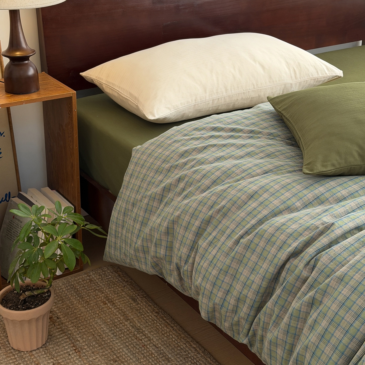 91家纺网 家纺一手货源 找家纺 玖弘家居 2026新款全棉色织水洗棉人字纹格子混搭四件套系列 橄榄绿+奶白