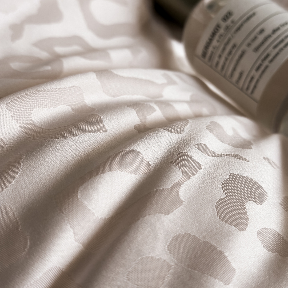 91家纺网 家纺一手货源 找家纺 ab家纺 2026新款真丝提花四件套 樱花粉