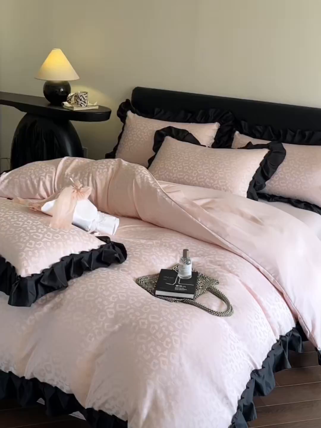 91家纺网 家纺一手货源 找家纺 ab家纺 2026新款真丝提花四件套 樱花粉